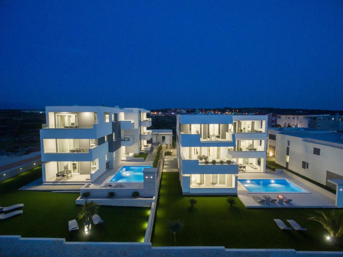 Apartments & Rooms Pool Villas Maris B ノヴァリャ エクステリア 写真