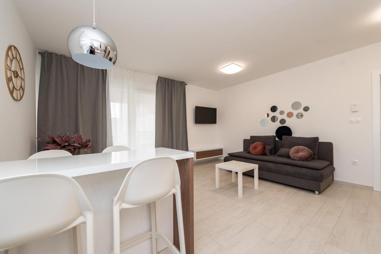 Apartments & Rooms Pool Villas Maris B ノヴァリャ 部屋 写真