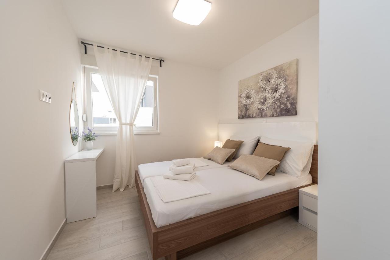 Apartments & Rooms Pool Villas Maris B ノヴァリャ エクステリア 写真